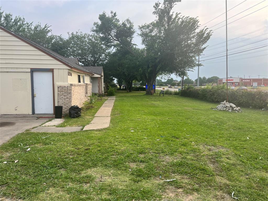 James Saunders Abstact - Land