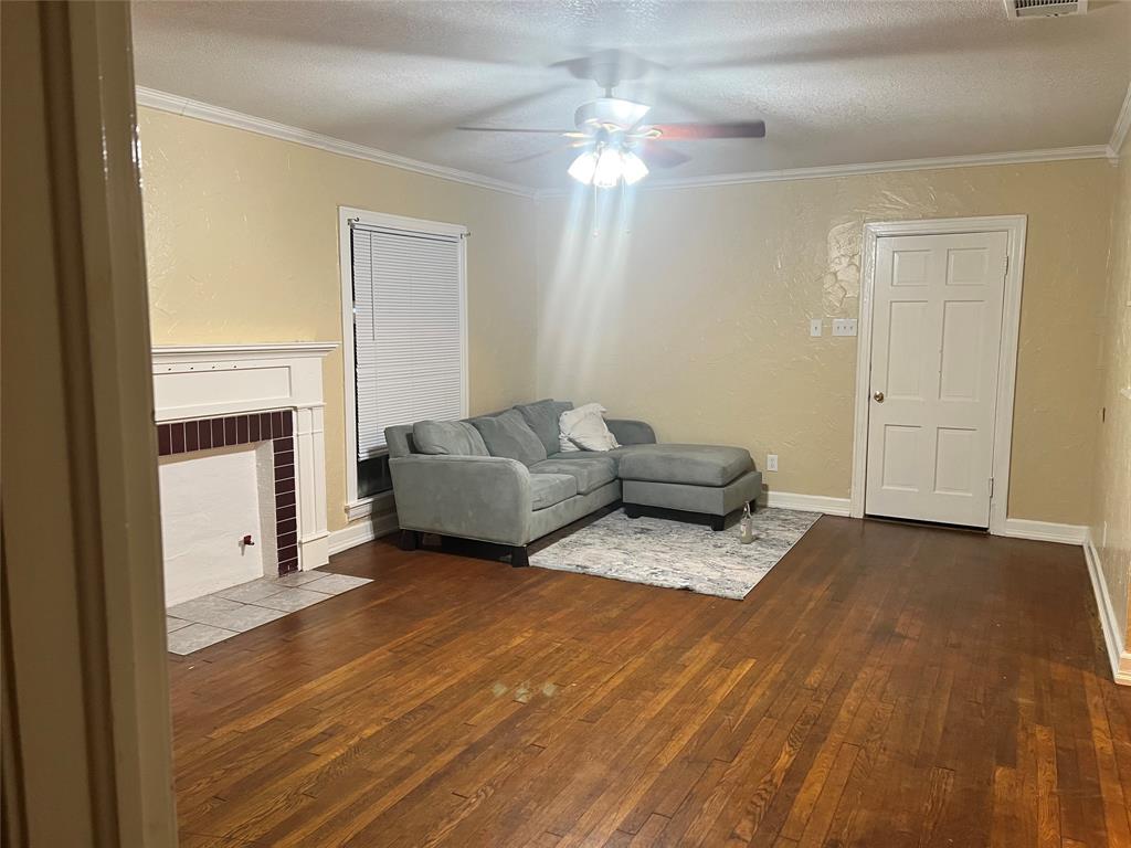 James Saunders Abstact - Land