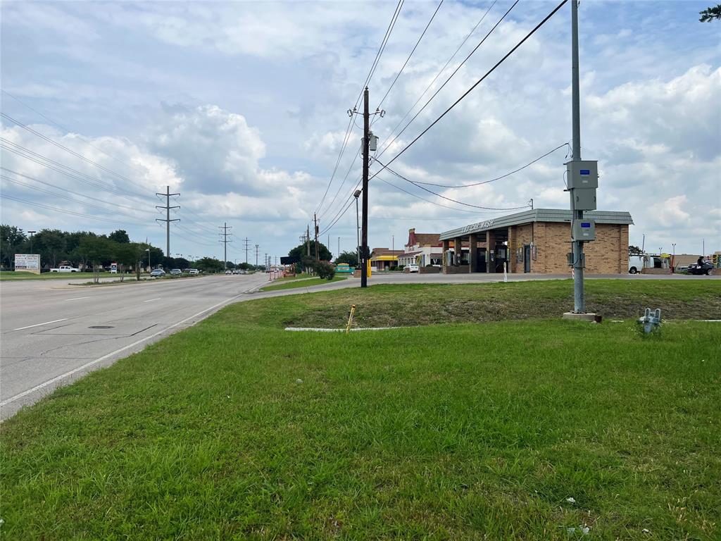 James Saunders Abstact - Land