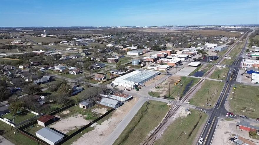 Commercial lot in town with easy access to I 45 and other surrounding cities in Ellis County. Be part of the flourishing growth in Ferris! Bring your own builder or build to suit with seller.