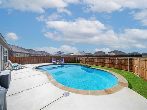 Photo of 1916 Winding Creek Way, Denton, TX 76208 (MLS # 21173643)