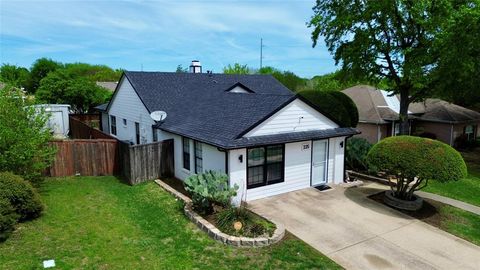 Photo of 225 California Drive, Glenn Heights, TX 75154 (MLS # 21231579)