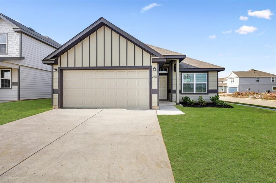 Love where you live in Sycamore Landing in Fort Worth, TX! Conveniently located just south of Fort Worth where the close proximity to I-35, I-20, and Chisholm Trail Pkwy makes commuting a breeze! The Palermo floor plan is a charming 1-story home with 3 bedrooms, 2 bathrooms, and a 2-car garage! This home has it all, including privacy blinds and vinyl plank flooring throughout the common areas! The gourmet kitchen is sure to please with an island overlooking the dining and family rooms, 42-inch cabinetry, and granite countertops. Retreat to the Owner's Suite featuring double sinks with granite countertops, a separate tub and shower, and spacious walk-in closet! Enjoy the great outdoors with a sprinkler system and a covered patio! Don’t miss your opportunity to call Sycamore Landing home, schedule a visit today!