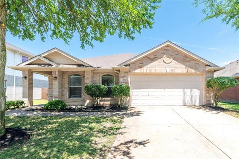 Photo of 1113 Mockingbird Drive, Aubrey, TX 76227 (MLS # 21271511)