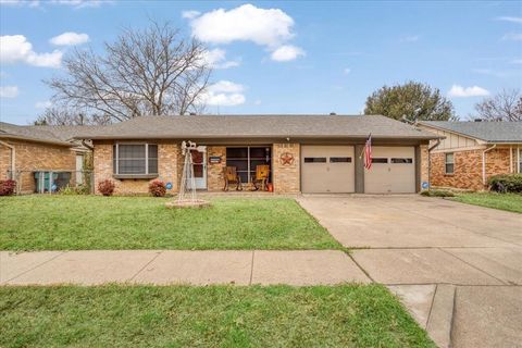 Photo of 2324 N Lockhart St, Sherman, TX 75092 (MLS # 21177683)
