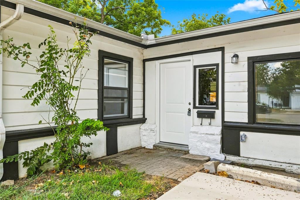 702 Jonathan Lane