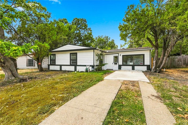 Photo 1 of 37 — 702 Jonathan Lane, Arlington, TX 76010