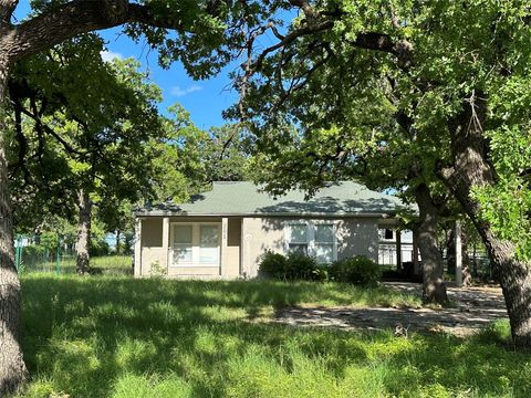201 N Mount Street Chico TX 76431