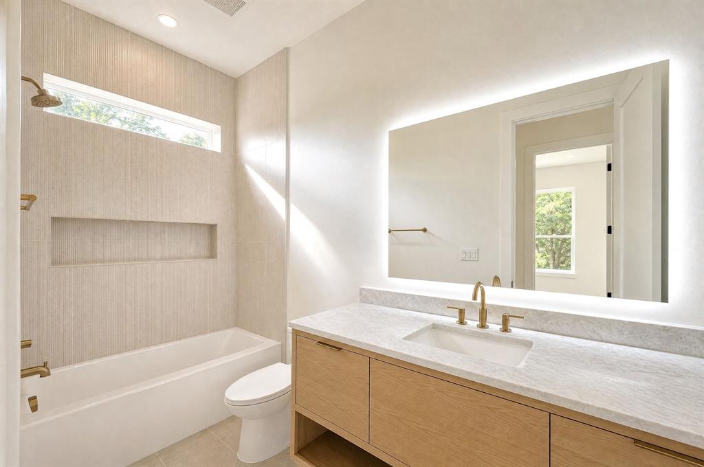 00000523105000000 - Residential