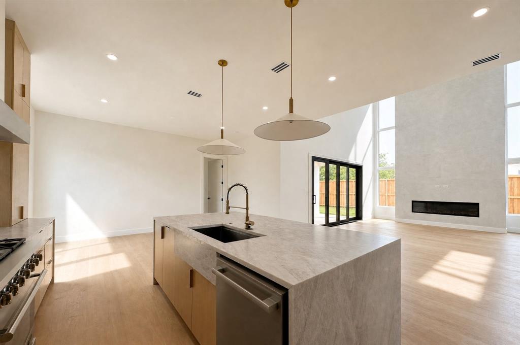00000523105000000 - Residential