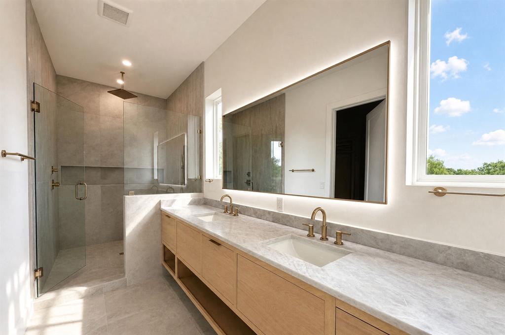 00000523105000000 - Residential