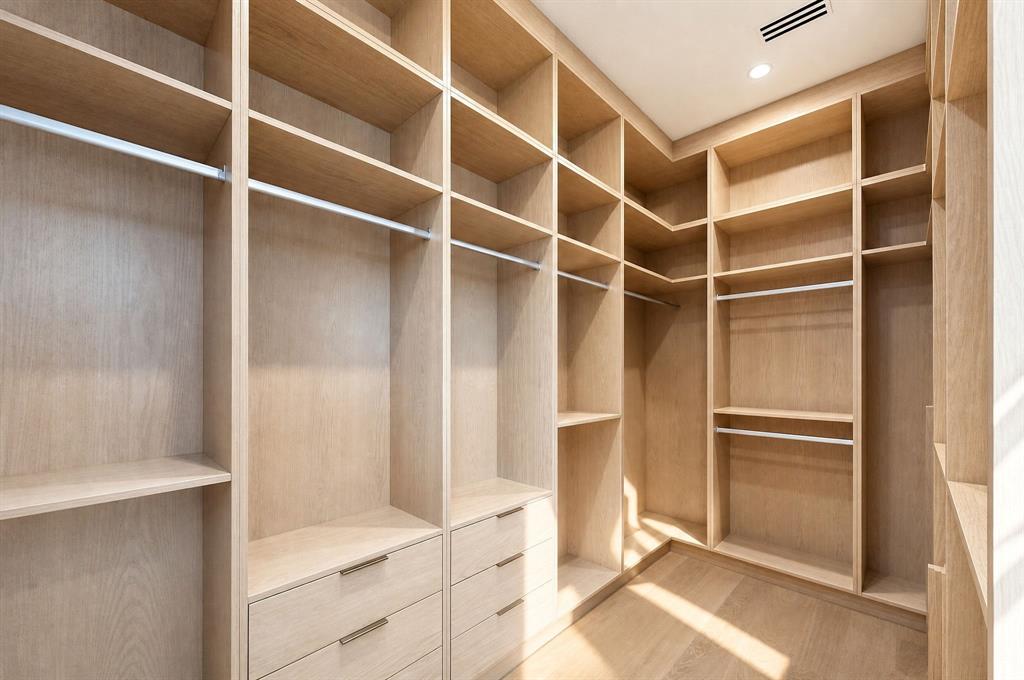 00000523105000000 - Residential