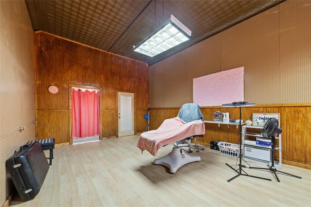 Original Town Coleman - Commercial Sale