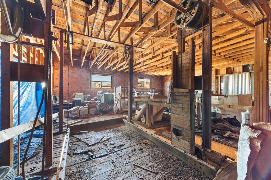 Original Town Coleman - Commercial Sale