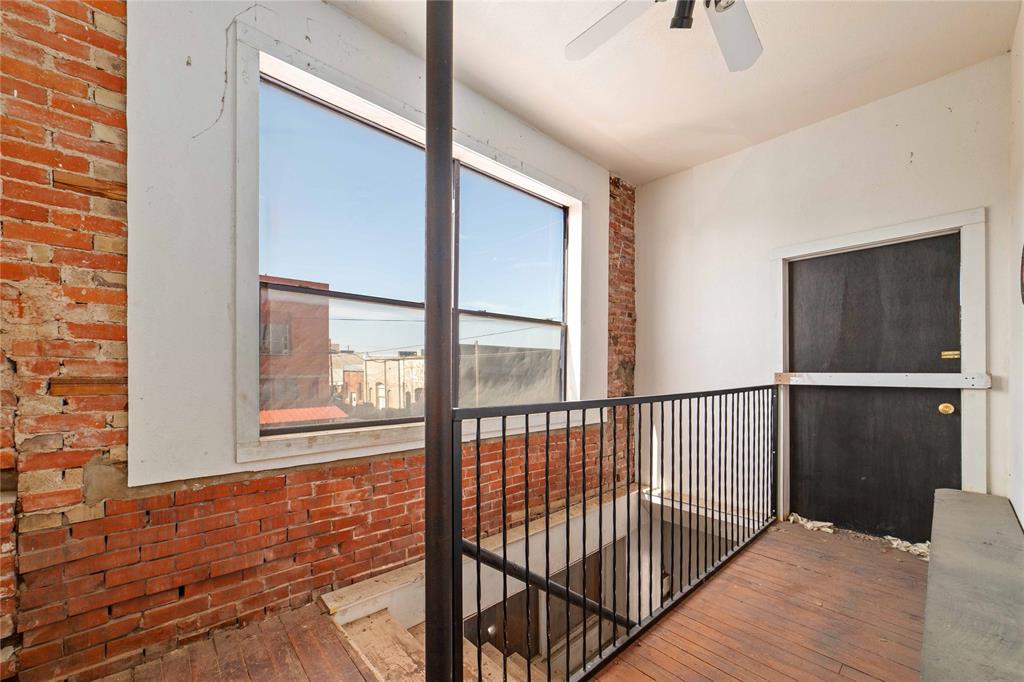 Original Town Coleman - Commercial Sale