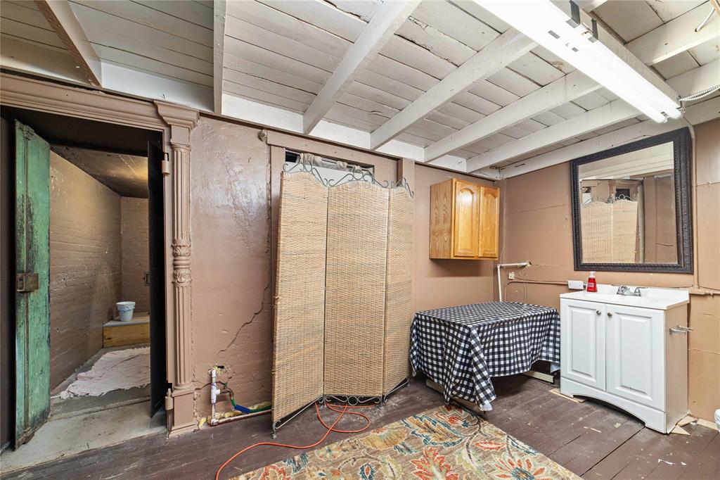 Original Town Coleman - Commercial Sale