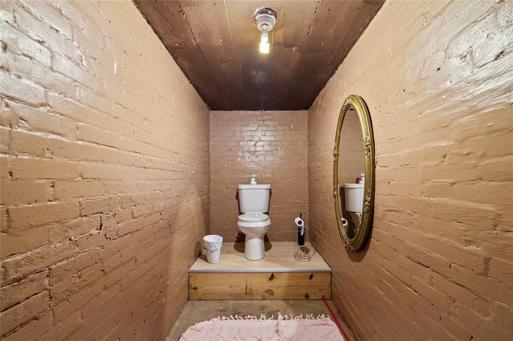 Original Town Coleman - Commercial Sale