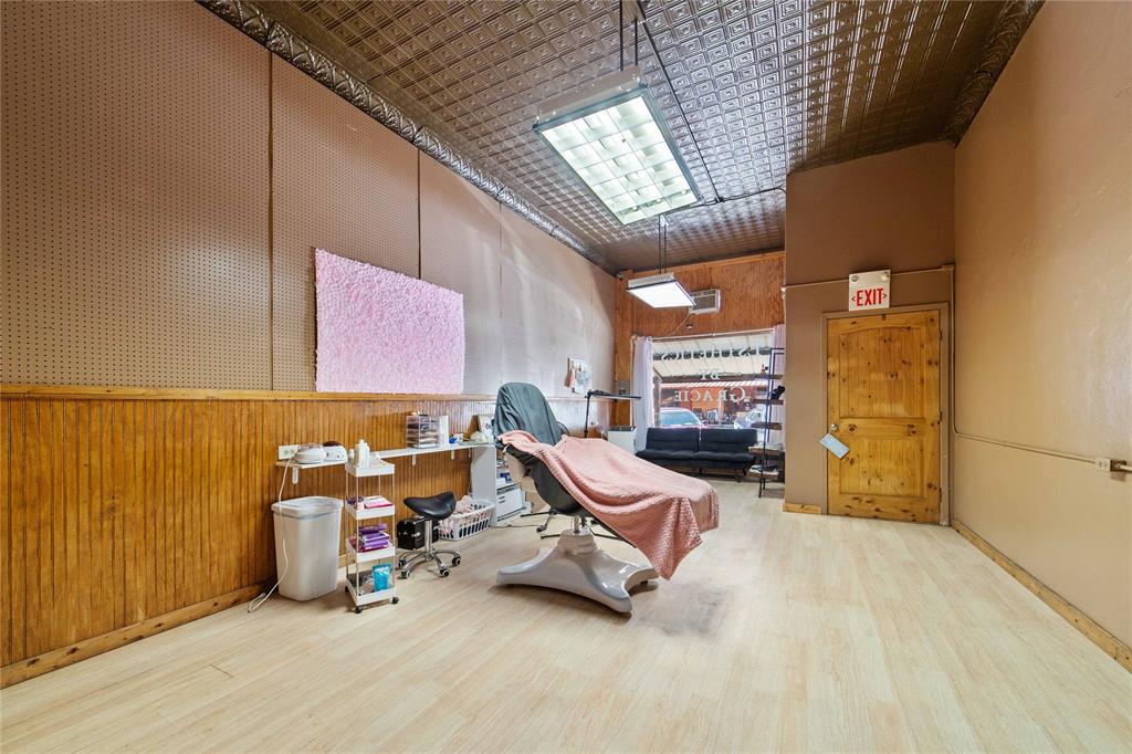 Original Town Coleman - Commercial Sale