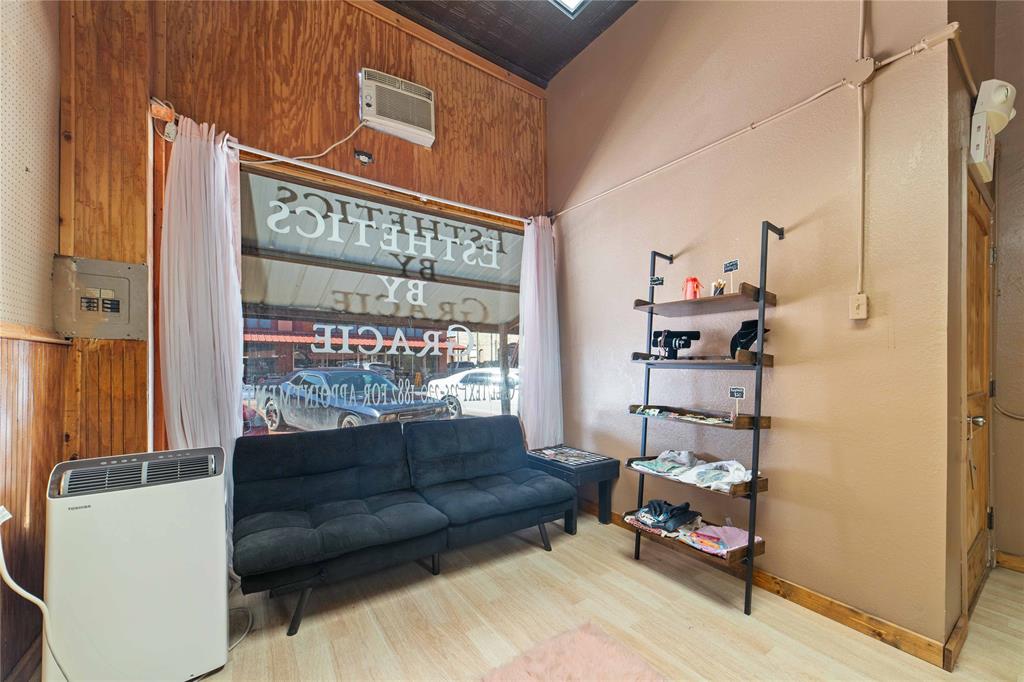 Original Town Coleman - Commercial Sale