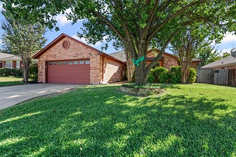 Photo of 4841 Barberry Drive, Fort Worth, TX 76133 (MLS # 21094126)