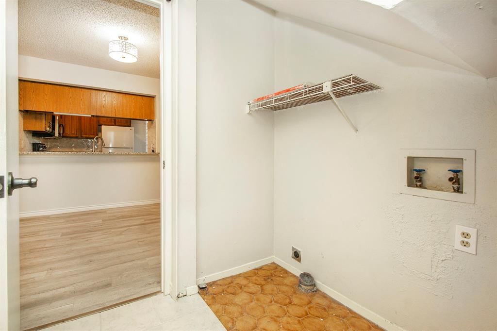 Preston Oaks Crossing Condos 01 & 02 - Residential