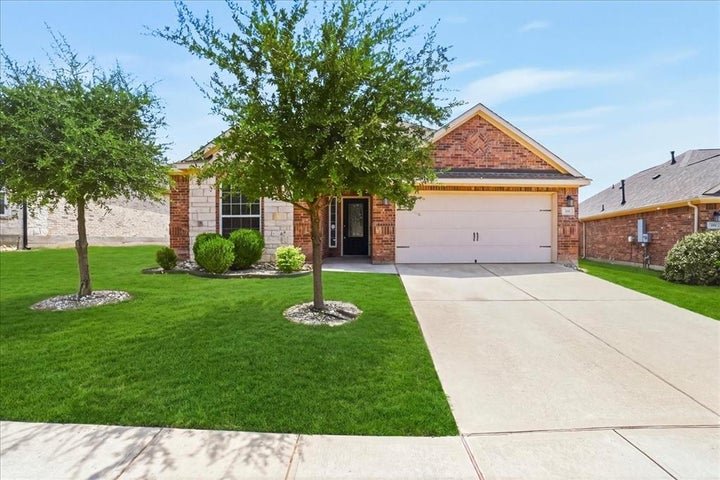 Photo 1 of 31 — 411 Winchester Drive, Celina, TX 75009