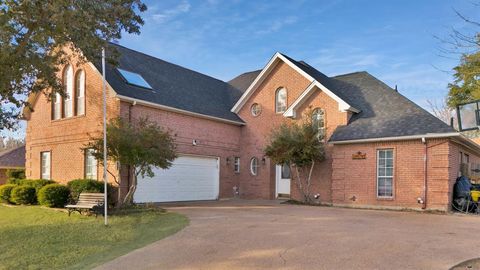 A home in Benbrook