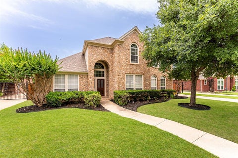 Photo of 922 Creekbend Drive, Keller, TX 76248 (MLS # 21402401)