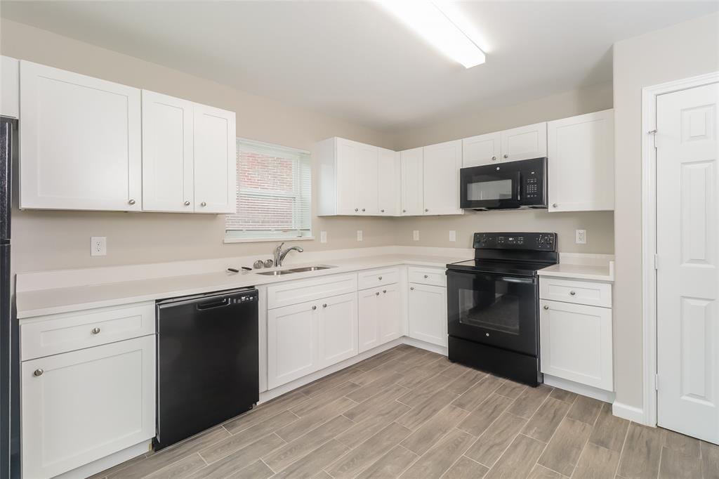 Hollywood Park - Residential Lease