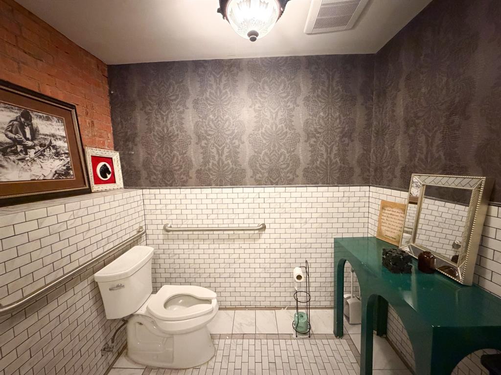 O T Ennis - Commercial Lease