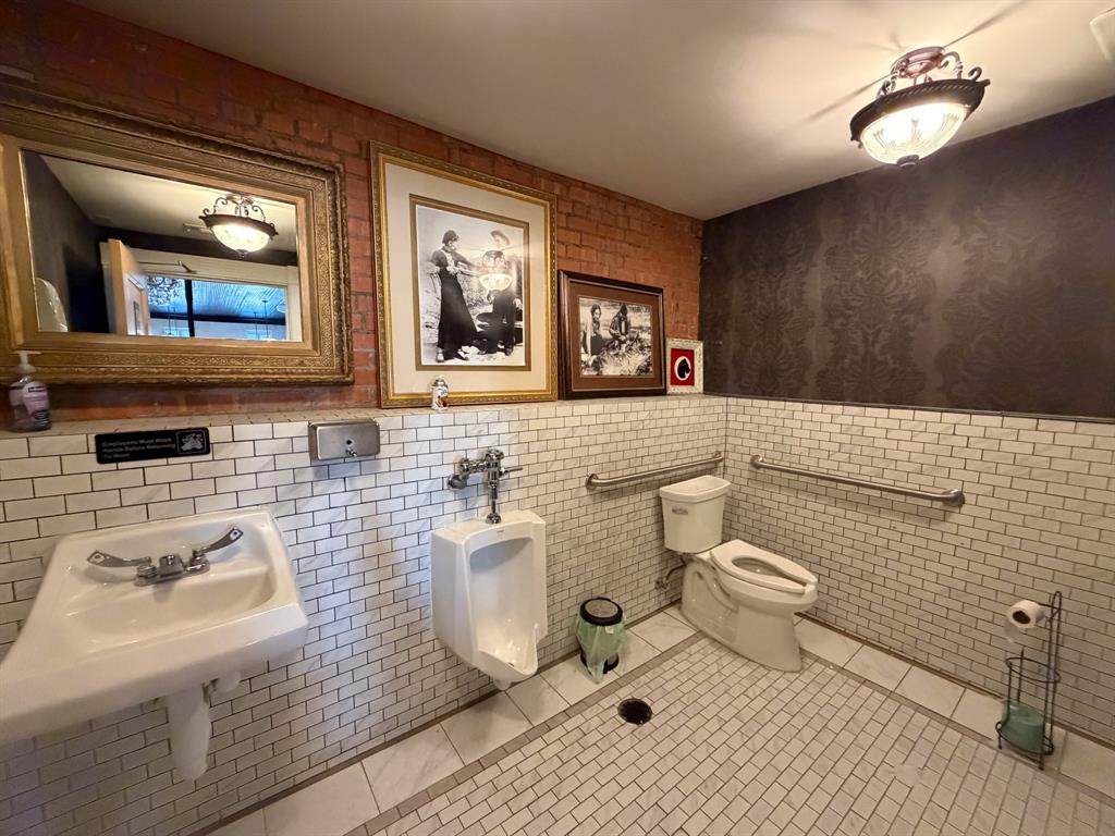 O T Ennis - Commercial Lease