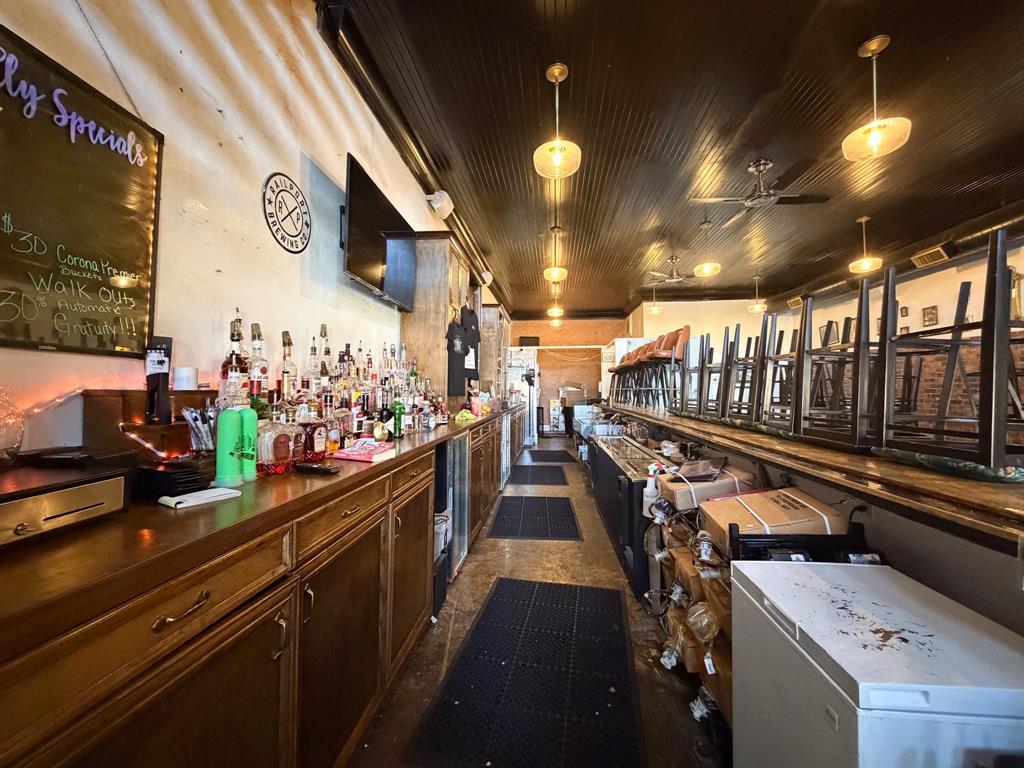 O T Ennis - Commercial Lease