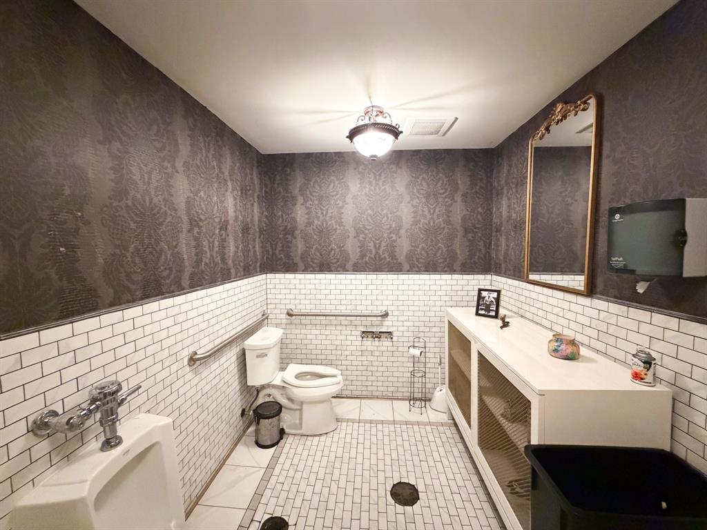 O T Ennis - Commercial Lease