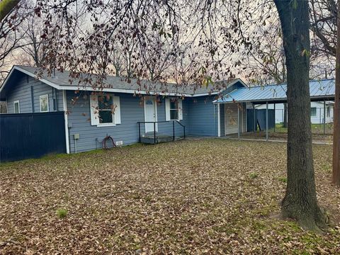 Photo of 511 W REDWOOD St, Campbell, TX 75422 (MLS # 21162319)