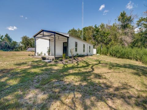 Photo of 7064 County Road 131a, Terrell, TX 75161 (MLS # 21220621)