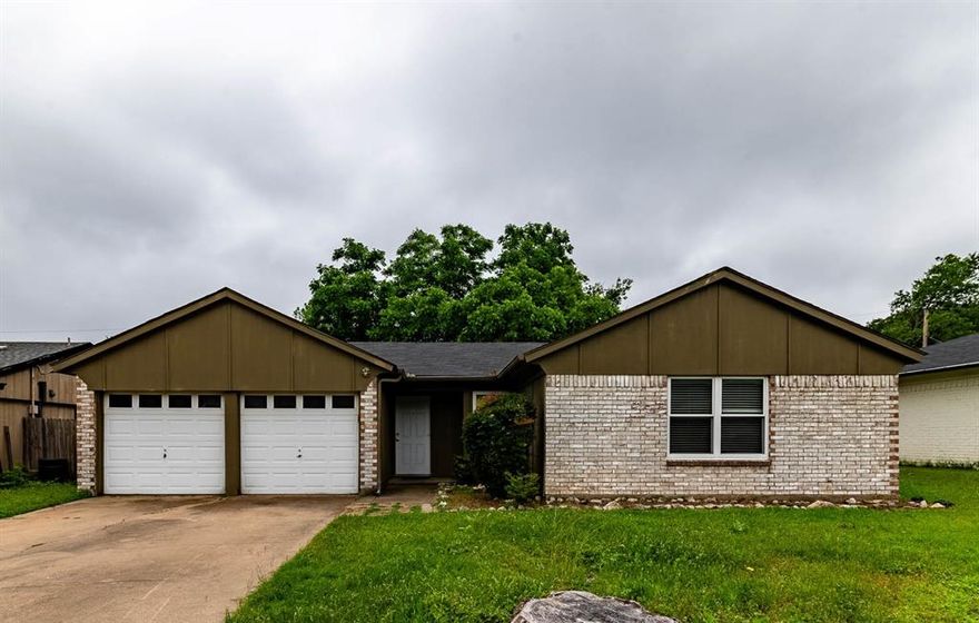 This charming 3 bedroom 2 bath home with 2 car garage, located in a well established neighborhood, is priced to sell! This home is full of potential with the perfect opportunity to personalize to your liking.