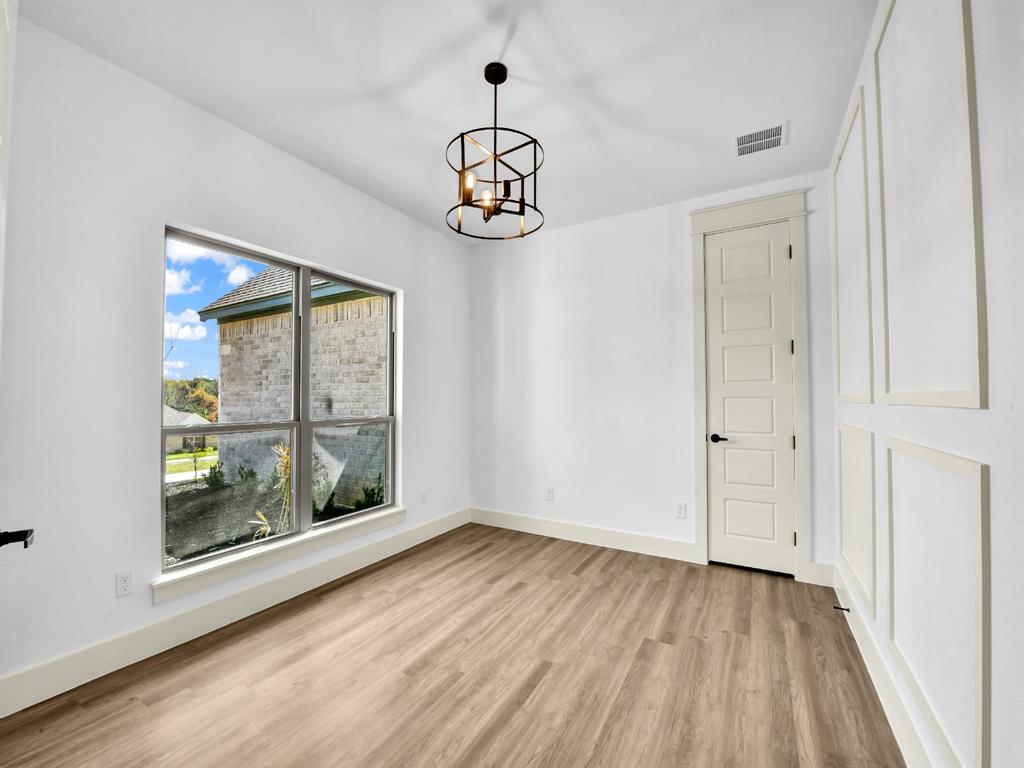 10016 Valley Oak Way