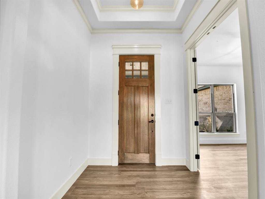 10016 Valley Oak Way