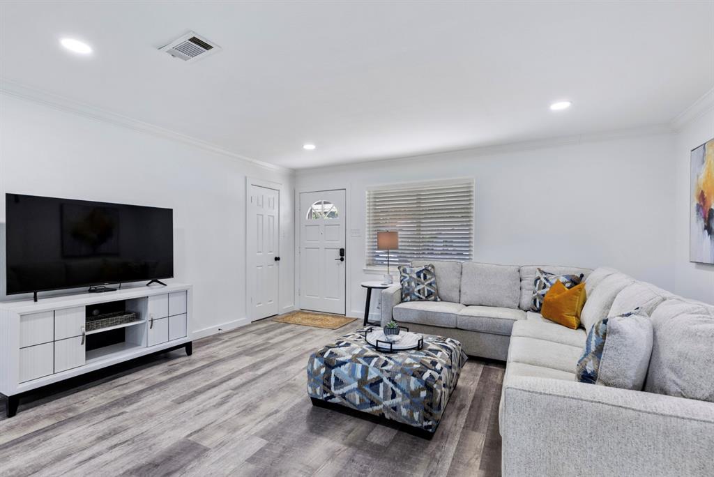 1044 Meadowbrook Drive