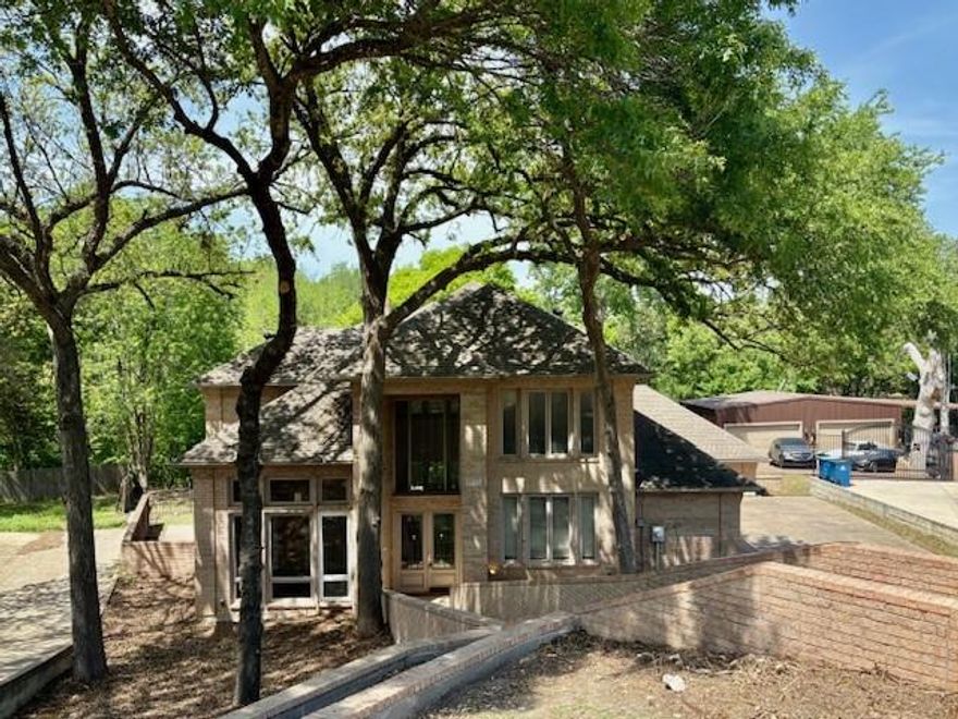 LOTS OF POTENTINAL ON THIS ONE!!! Located in the heart of Desoto is this 4 bed 4 bath home and almost half an acre. Needs updating and some repairs throughout home but priced accordingly. Walk into some equity on this one.  Come out and see before it is too late.