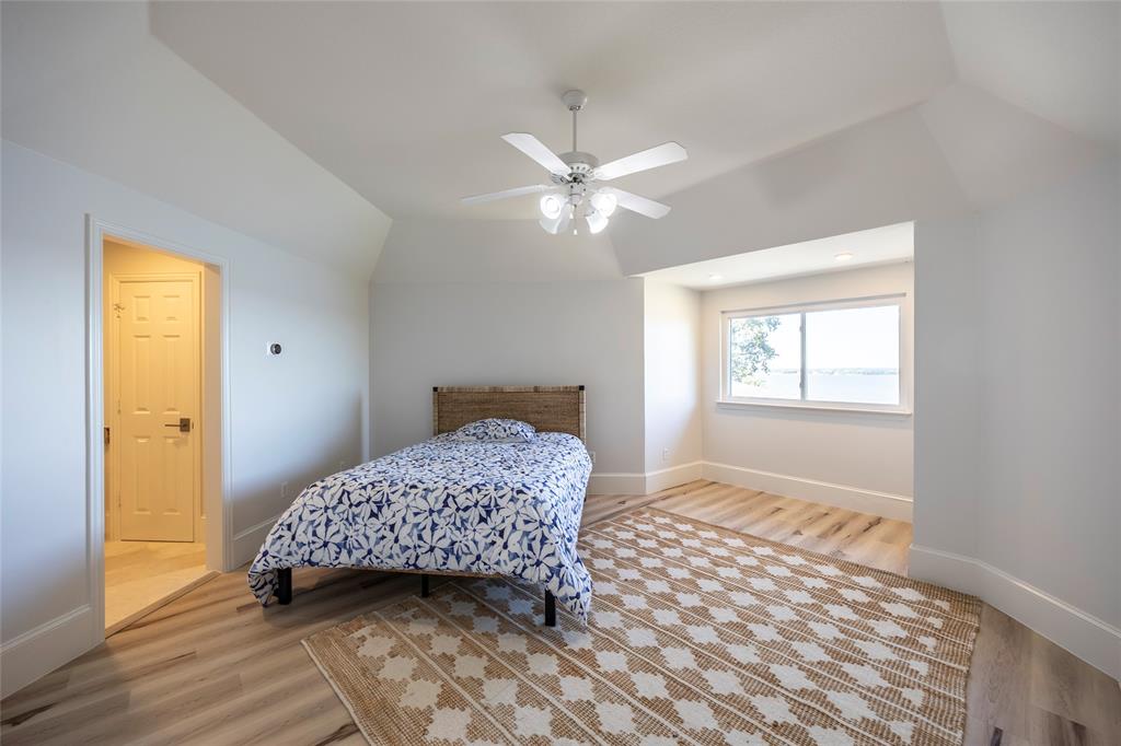 Emerald Sound At Lake Lewisville - Residential