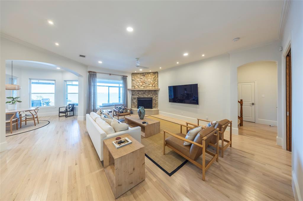 Emerald Sound At Lake Lewisville - Residential