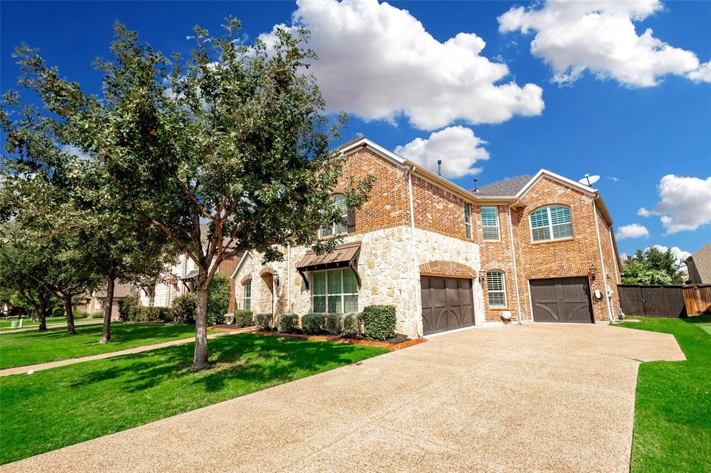 2883 Redfern Drive