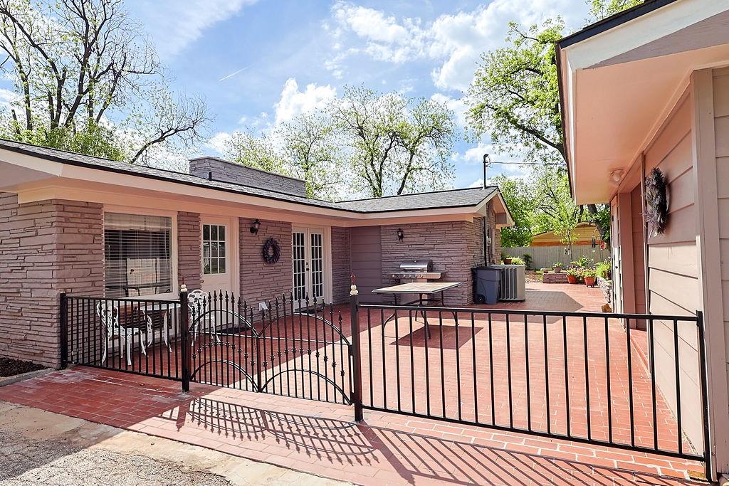 River Oaks - Residential