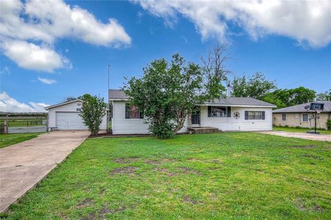 Photo of 210 E Cook Street, Josephine, TX 75189 (MLS # 21242326)