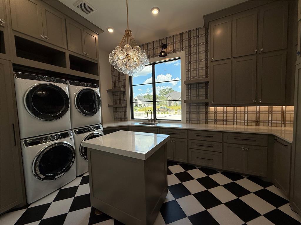 Granbury, Texas 76049, United States, 5 Bedrooms Bedrooms, ,6 BathroomsBathrooms,Residential,Active,157254