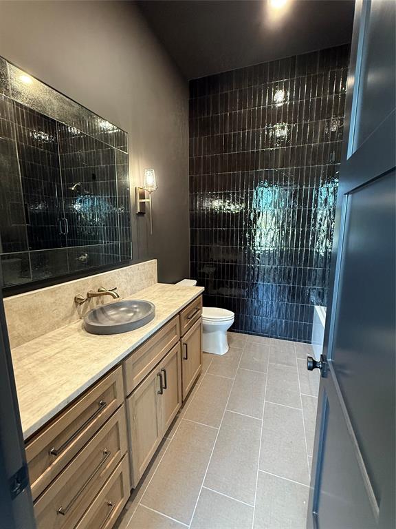 Granbury, Texas 76049, United States, 5 Bedrooms Bedrooms, ,6 BathroomsBathrooms,Residential,Active,157254