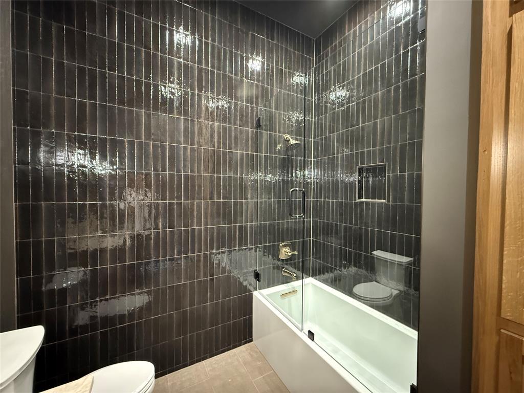 Granbury, Texas 76049, United States, 5 Bedrooms Bedrooms, ,6 BathroomsBathrooms,Residential,Active,157254