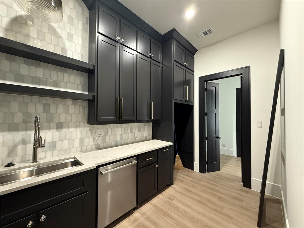 Granbury, Texas 76049, United States, 5 Bedrooms Bedrooms, ,6 BathroomsBathrooms,Residential,Active,157254