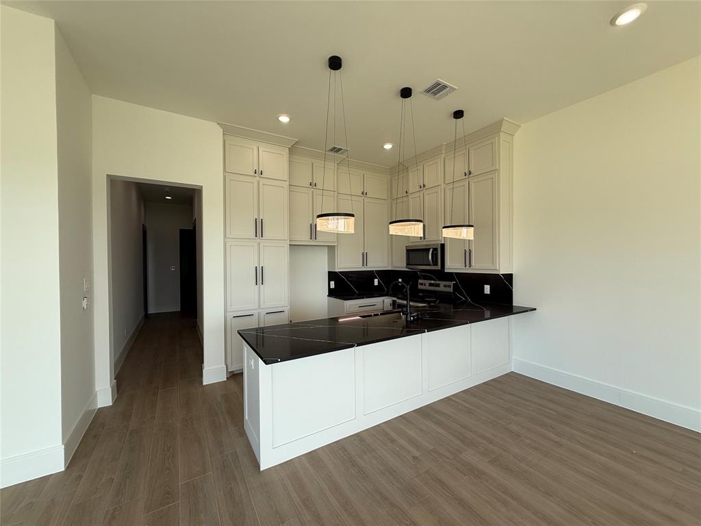 Granbury, Texas 76049, United States, 5 Bedrooms Bedrooms, ,6 BathroomsBathrooms,Residential,Active,157254